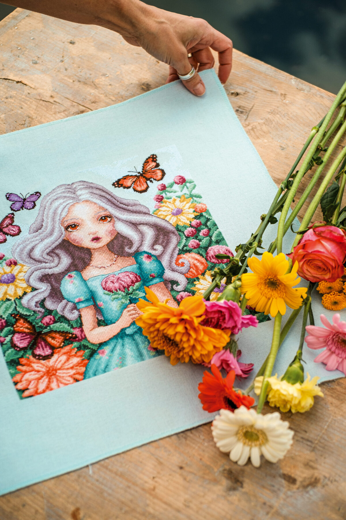 0206839_deco2 Telpakket kit Meisje met dahlia's en vlinders