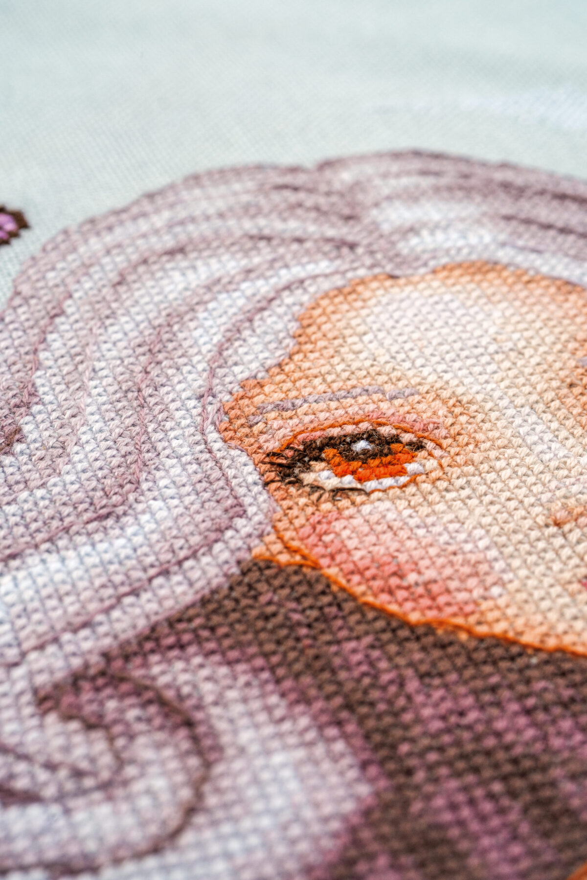 0206839_detail2 Telpakket kit Meisje met dahlia's en vlinders