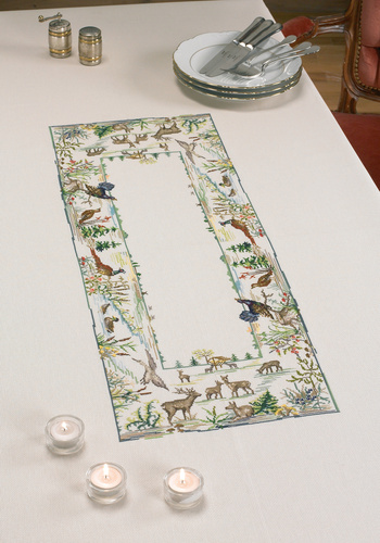 92-012.jpg Eva Rosenstand - Tafelkleed met bosdieren