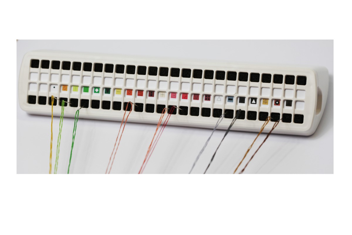 700050-1 Naaldhouder, hulp bij borduren
